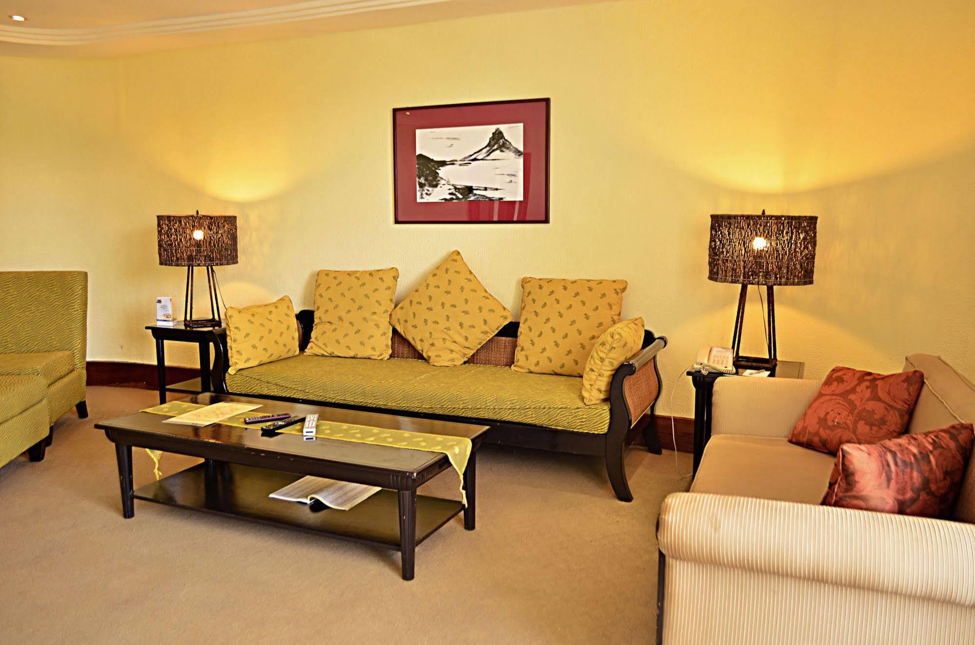 Thunderbird Resorts - Rizal Binangonan Luaran gambar