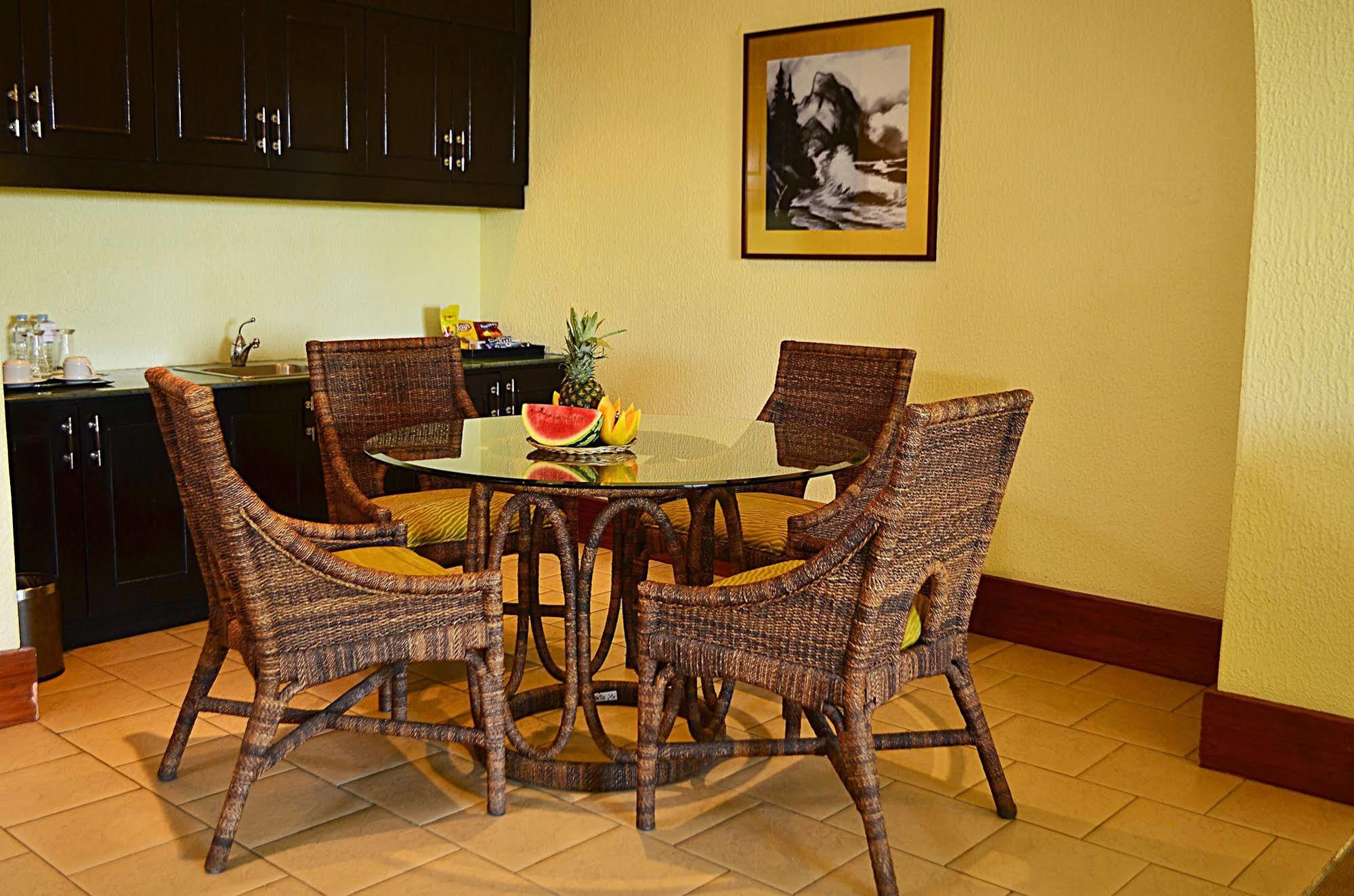 Thunderbird Resorts - Rizal Binangonan Luaran gambar