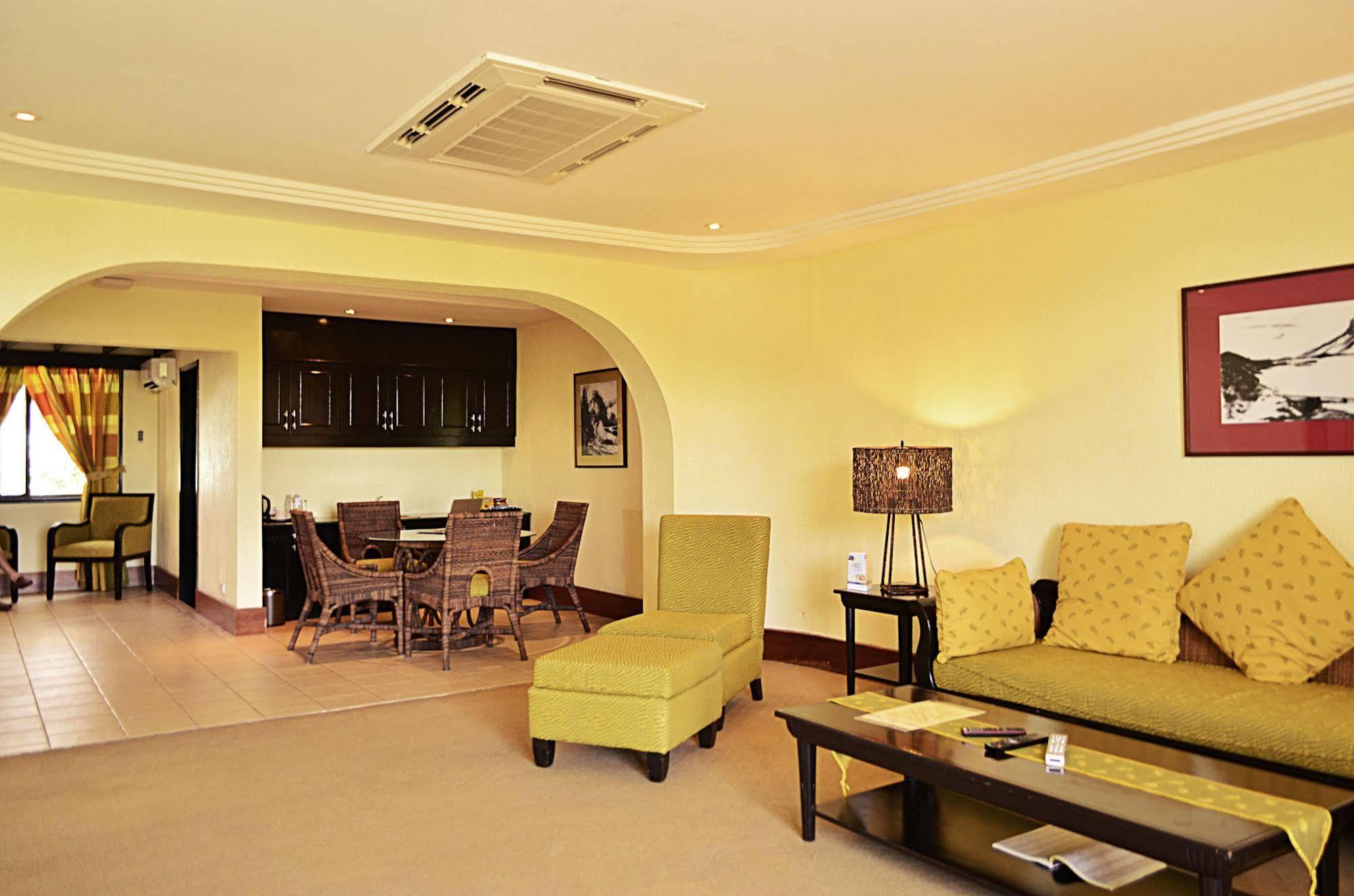 Thunderbird Resorts - Rizal Binangonan Luaran gambar