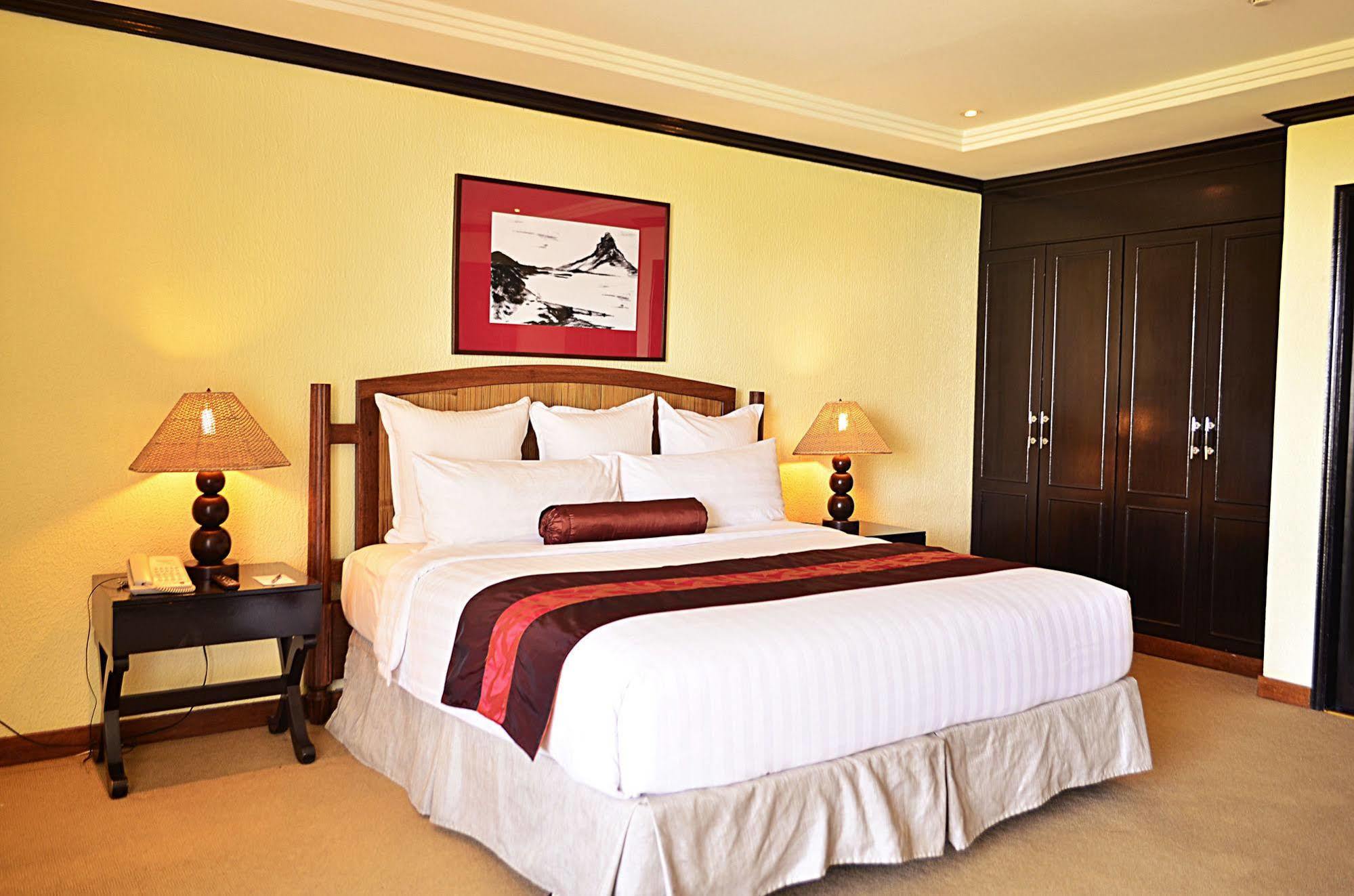 Thunderbird Resorts - Rizal Binangonan Luaran gambar