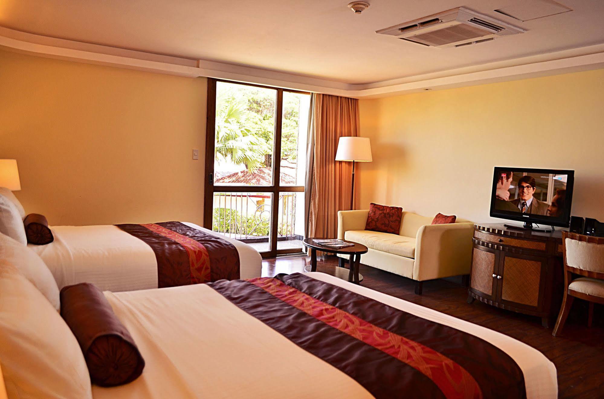 Thunderbird Resorts - Rizal Binangonan Luaran gambar